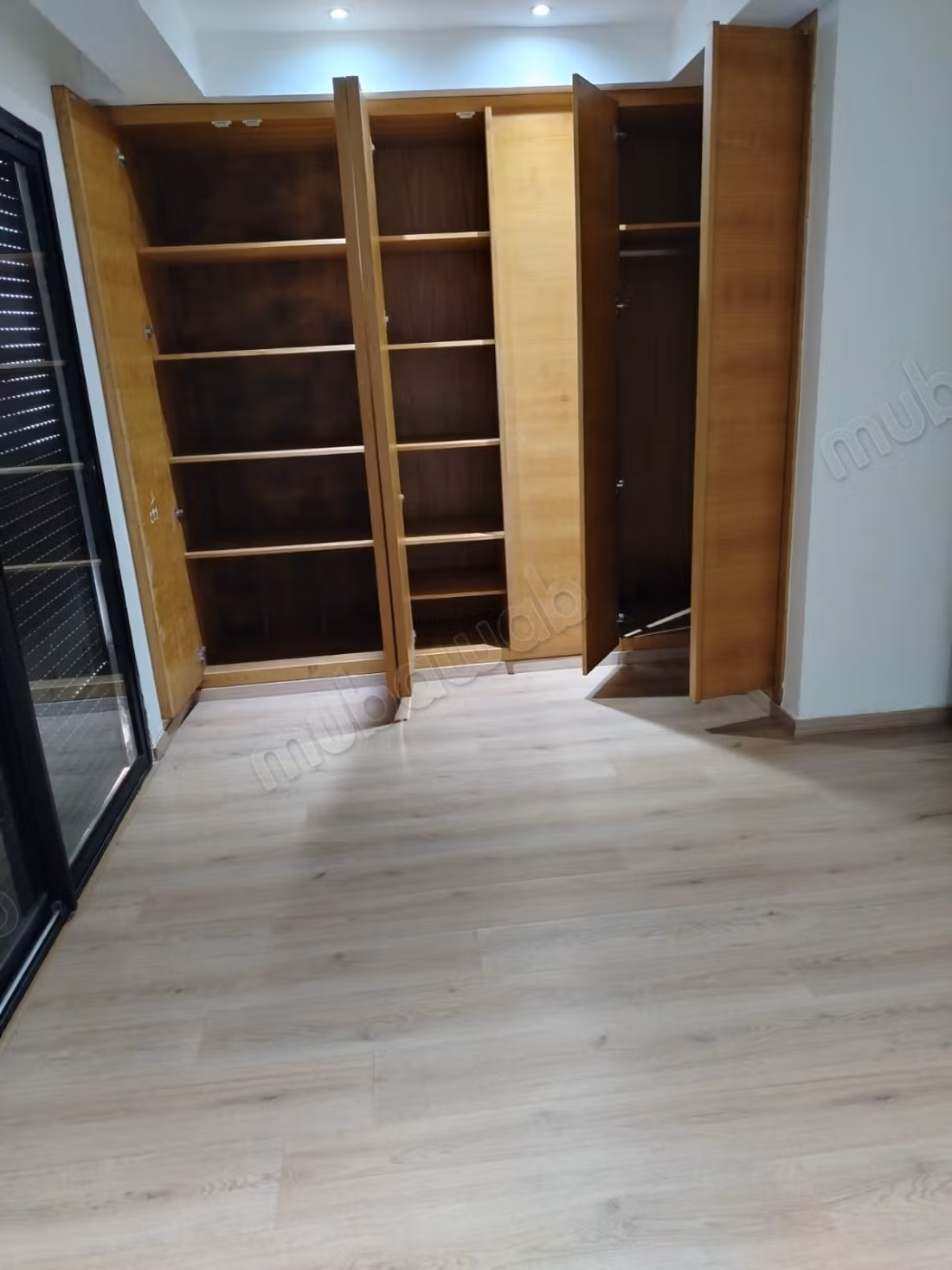 Appart a la location vide a racine 
17000dh