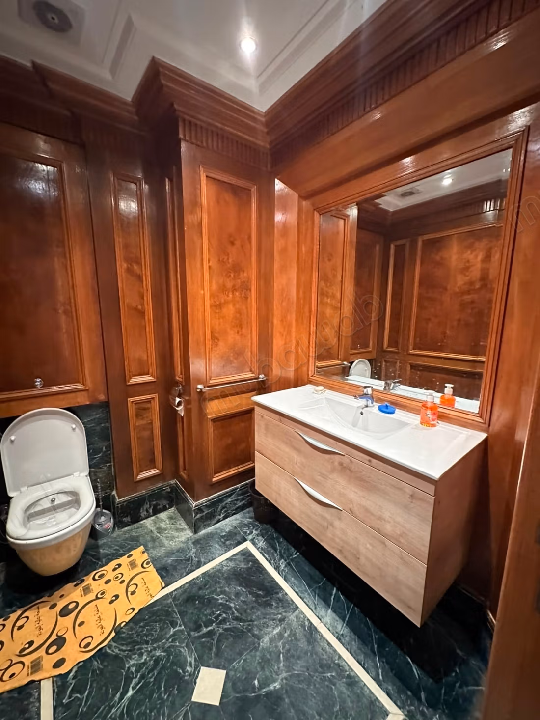 Appartement en vente à Racine. 
Surface totale 244 m²