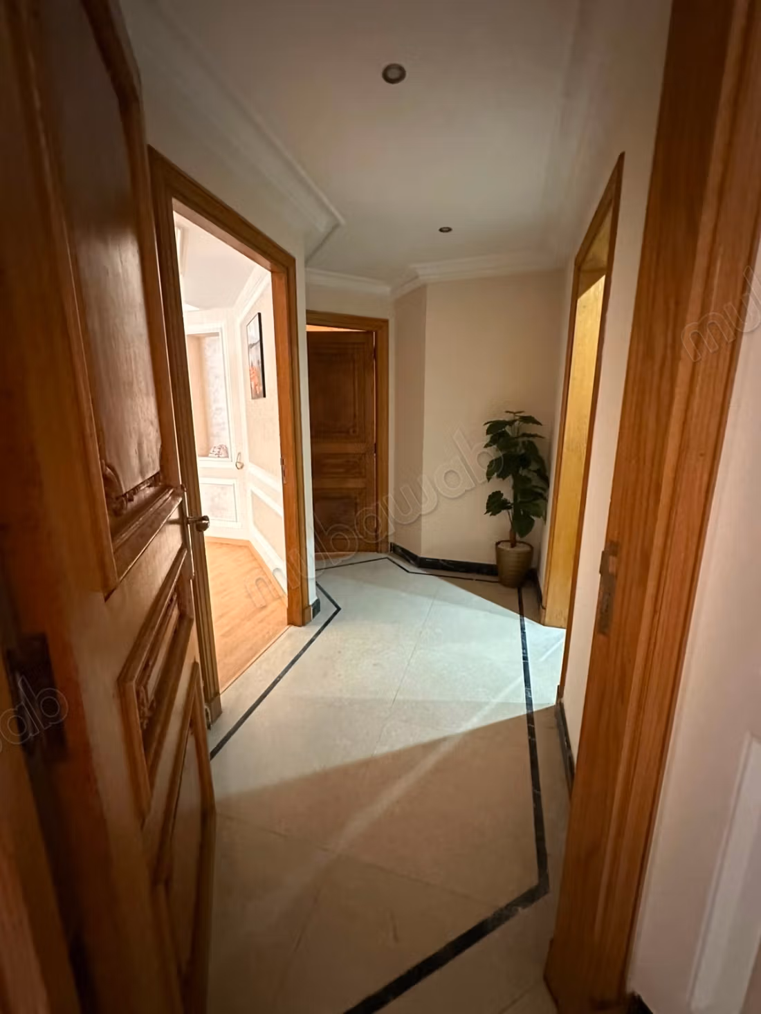 Appartement en vente à Racine. 
Surface totale 244 m²
