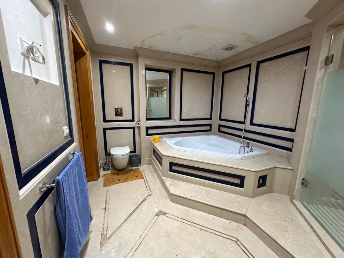 Appartement en vente à Racine. 
Surface totale 244 m²