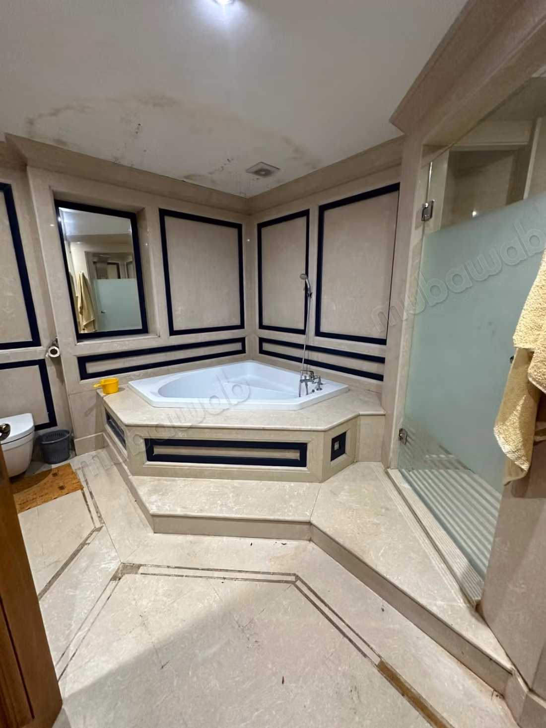 Appartement en vente à Racine. 
Surface totale 244 m²