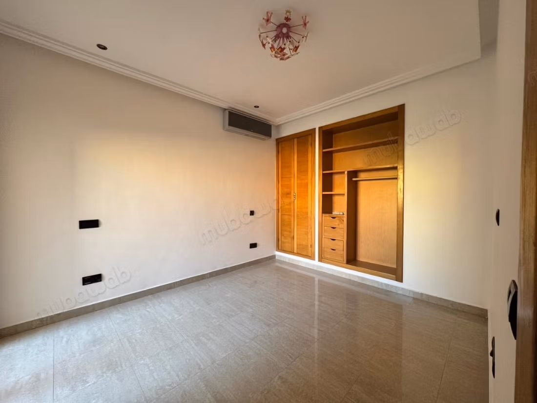 Villa di alta classe in affitto in Route de Tahanaout. 6 camere. Ben arredato