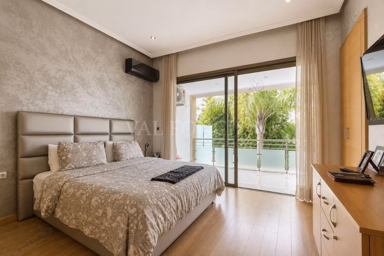 Vente Superbe Villa 465m2 avec 3Chambres et piscine 
Bouskoura, Casablanca