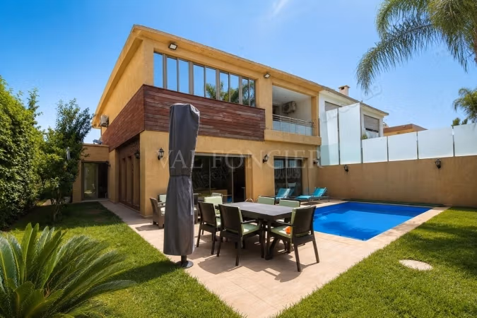 Vendita Superba Villa 465m2 con 3Camere e piscina Bouskoura, Casablanca