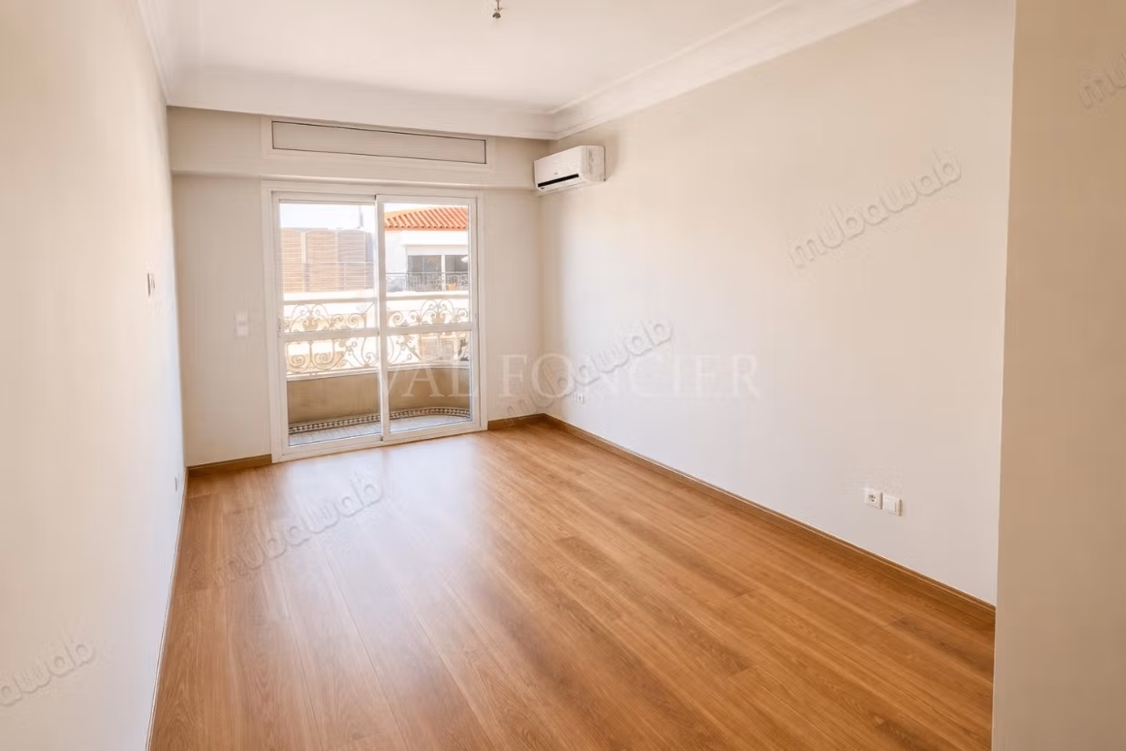 Superb Location 3-Bedroom Apartment with Terrace on High Floor Racine, Casablanca