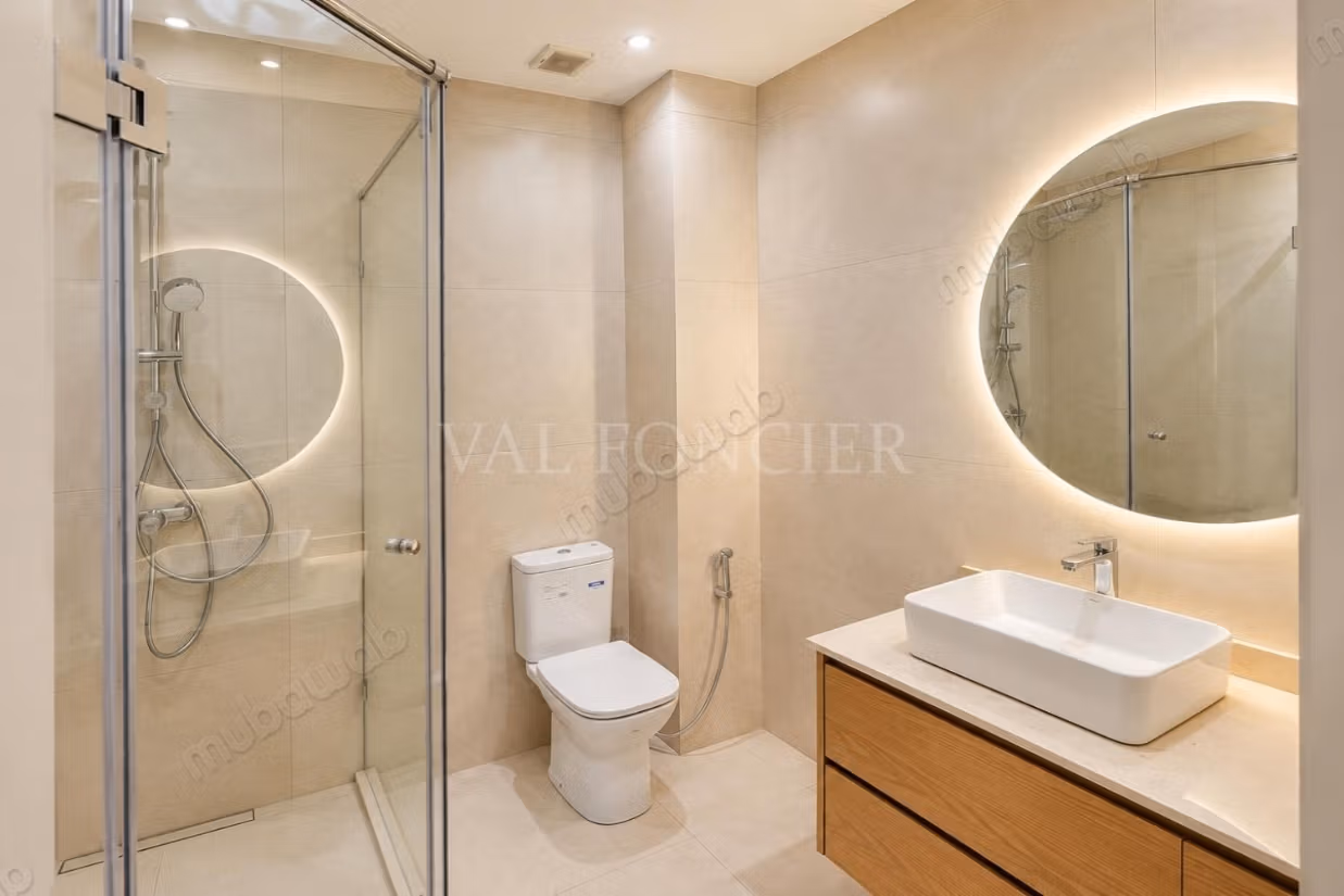 Superb Location 3-Bedroom Apartment with Terrace on High Floor Racine, Casablanca