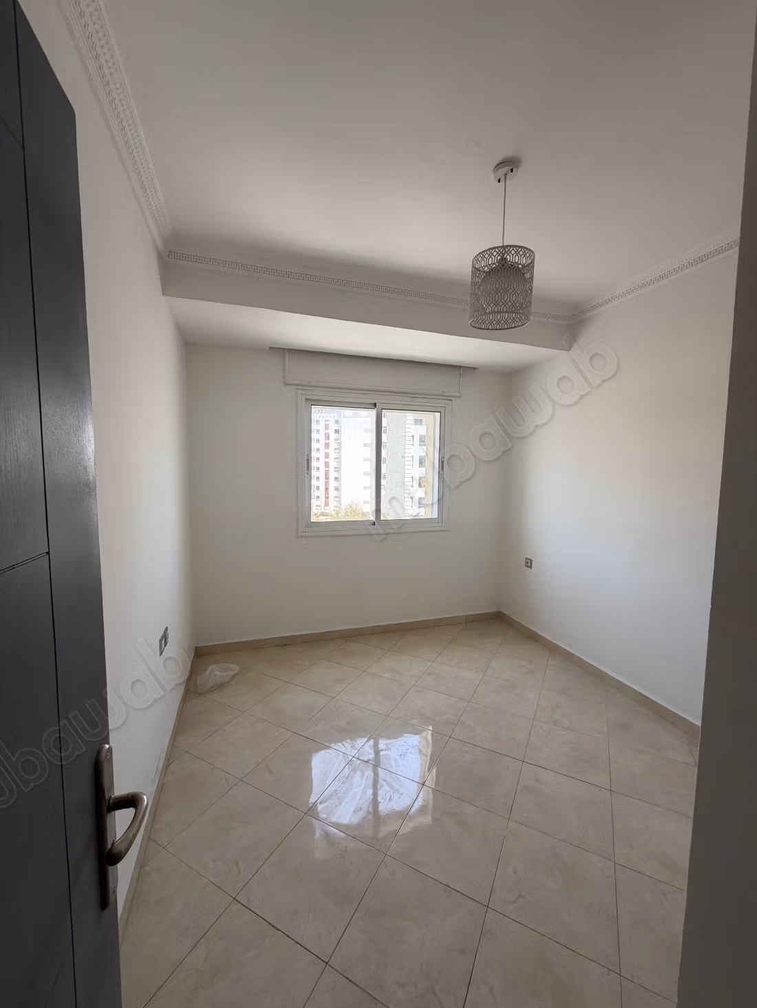 Bel appartement à louer à Masnana. 2 belles chambres. Fenêtres avec double vitrage et porte sécurisée
