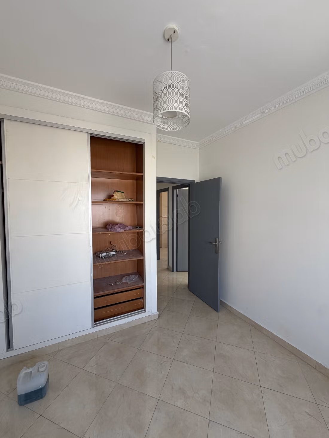 Bel appartement à louer à Masnana. 2 belles chambres. Fenêtres avec double vitrage et porte sécurisée
