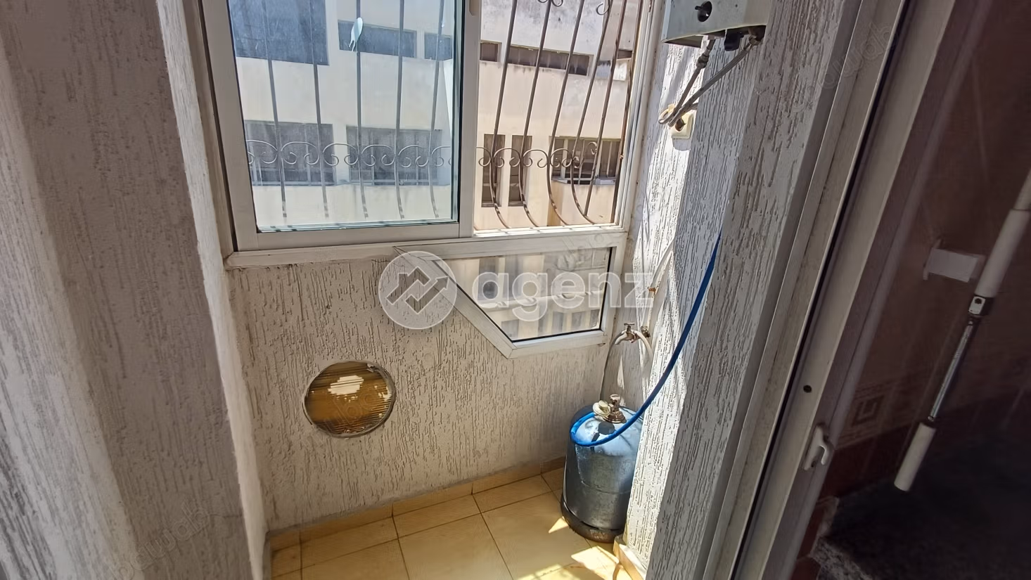 شقة للإيجار 87 متر مربع، غرفتان حي جيروند الدار البيضاء