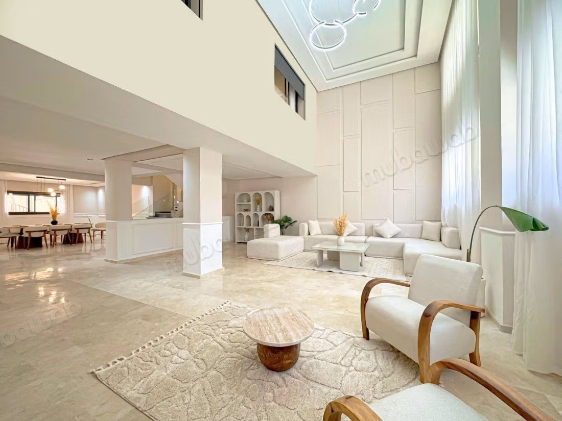 Grand duplex meublé de quatre chambres