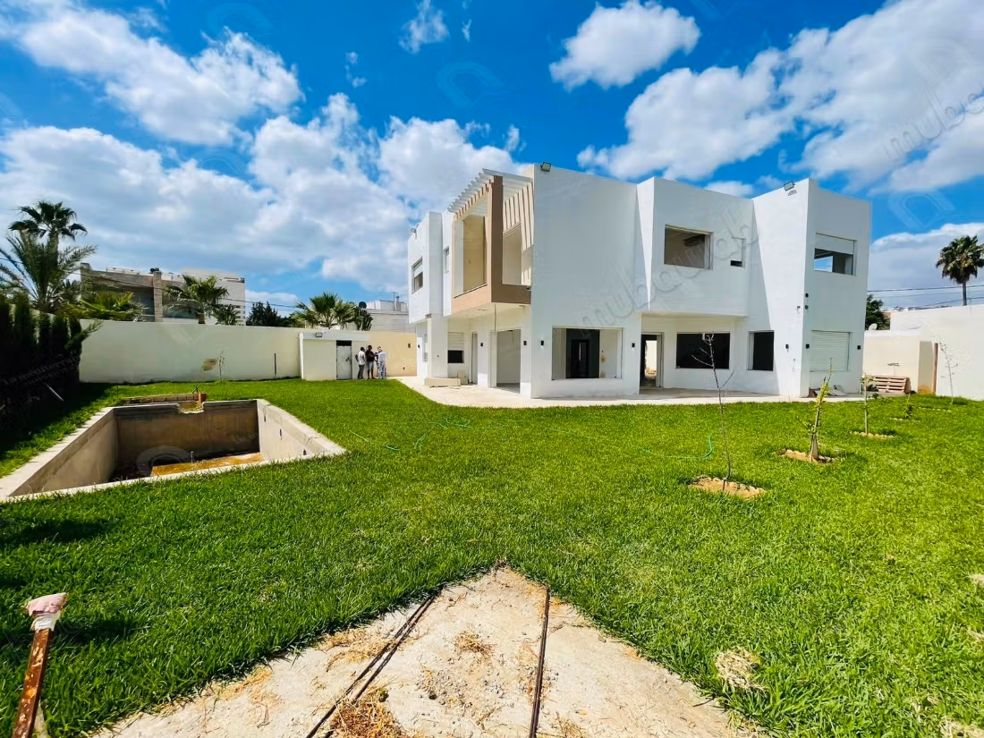 Villa en s5 à vendre à chotrana 3