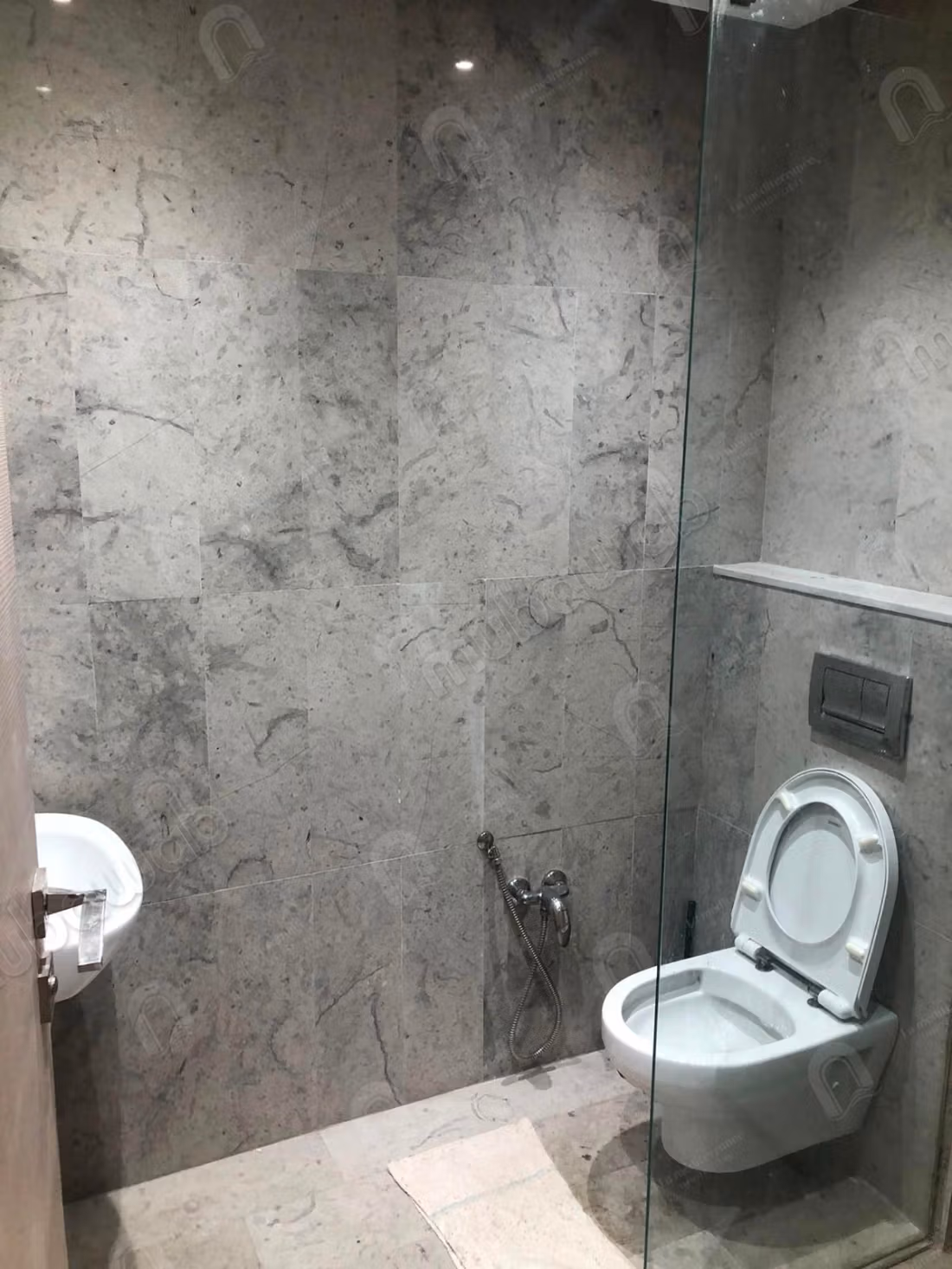 For rent Office H3 in Jardin El Menzah 2