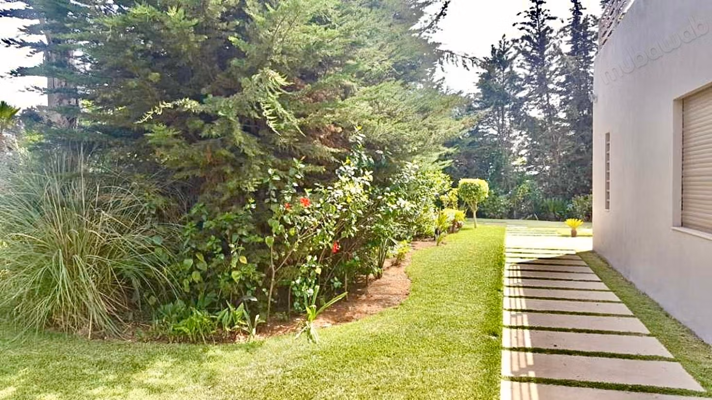 Granja moderna y villa privada en venta en Benslimane