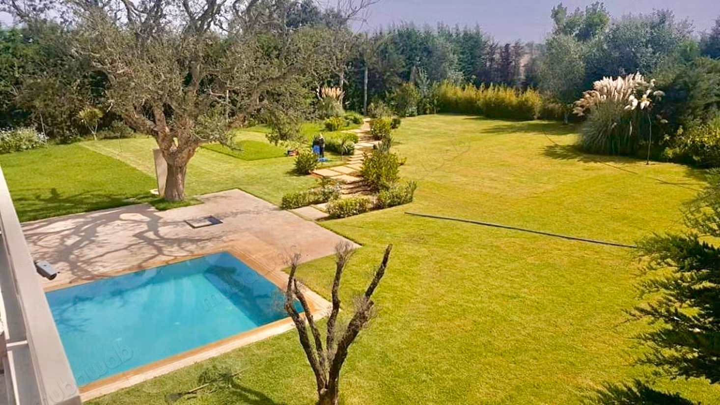Granja moderna y villa privada en venta en Benslimane
