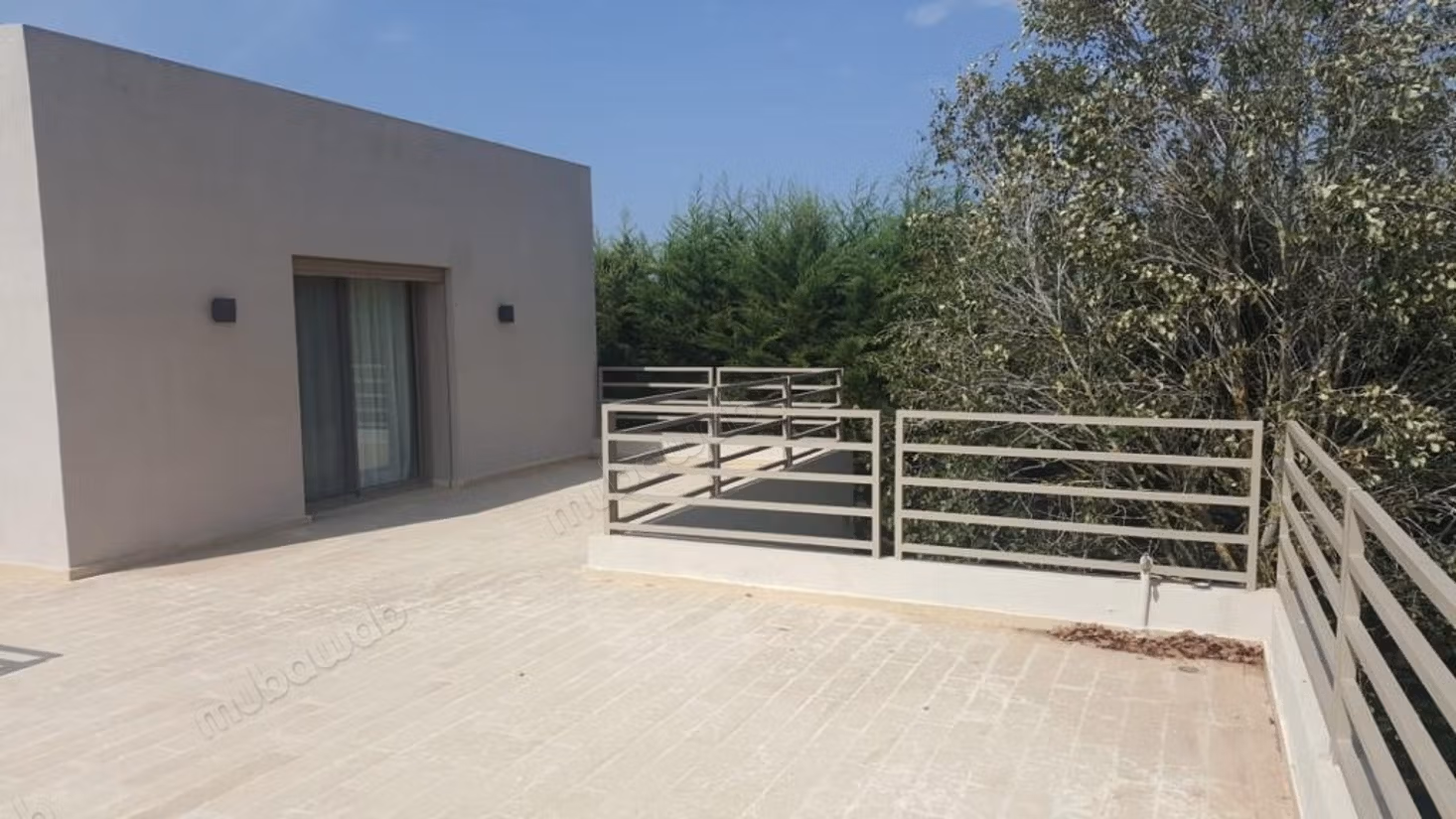 Granja moderna y villa privada en venta en Benslimane