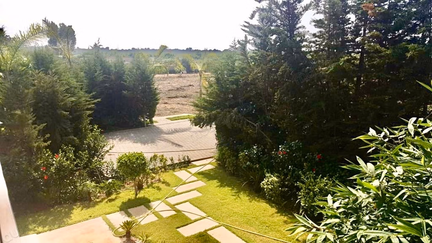 Granja moderna y villa privada en venta en Benslimane