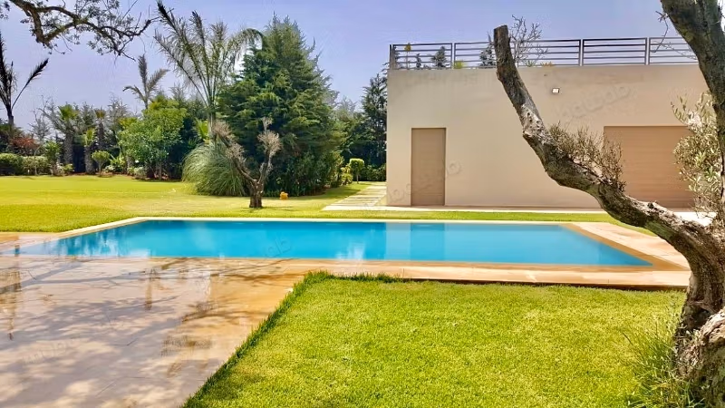 Granja moderna y villa privada en venta en Benslimane