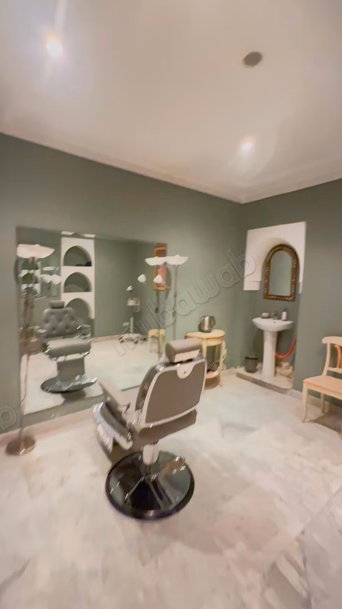 Villa te koop in Ennakhil Palmeraie. Oppervlakte van 3200 m². Gemeubileerd