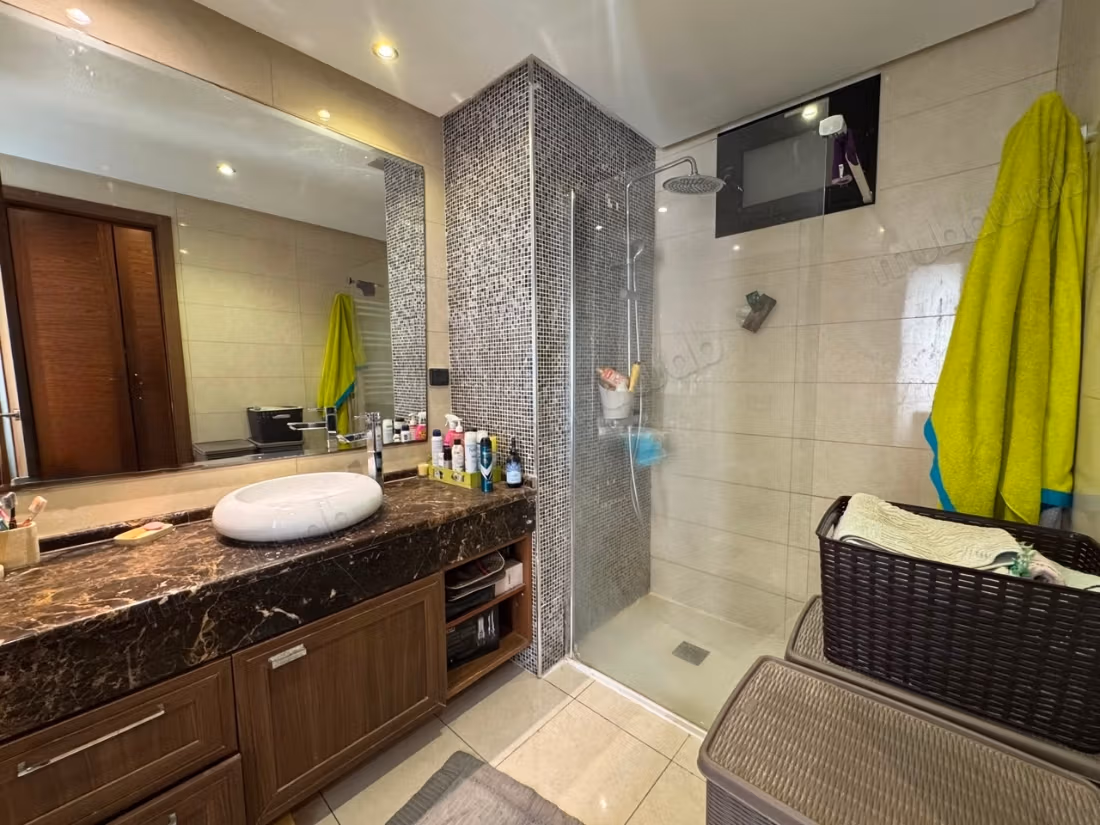À vendre un duplex avec jardin à La Soukra