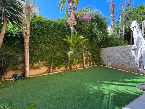 À vendre un duplex avec jardin à La Soukra