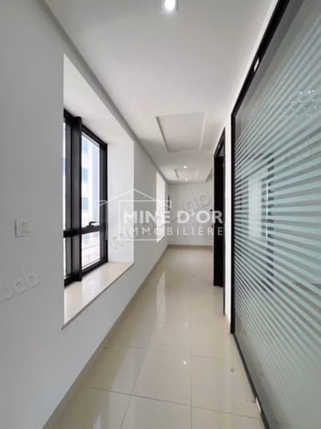Offices for rent in Montplaisir. Area of 75 m². Concierge service, air conditioning
