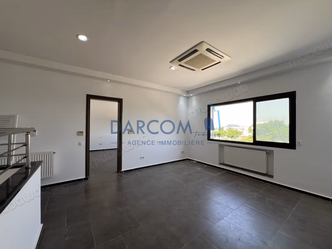 Superbe villa en s4 à El Maalga La Marsa