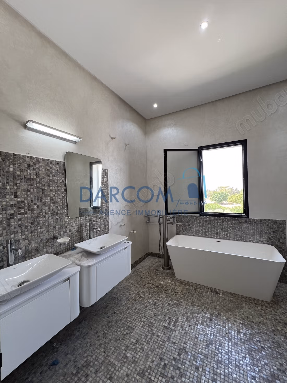 Superbe villa en s4 à El Maalga La Marsa
