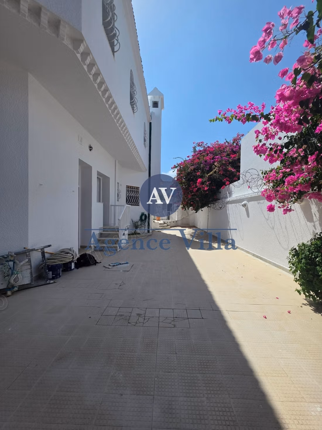 In affitto una villa con vista mare e piscina