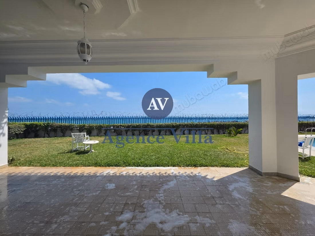 In affitto una villa con vista mare e piscina
