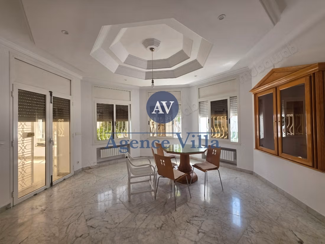 In affitto una villa con vista mare e piscina