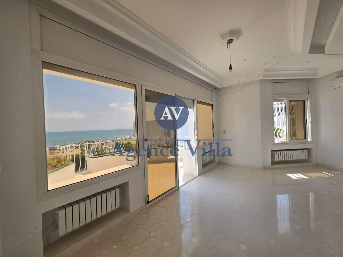 In affitto una villa con vista mare e piscina