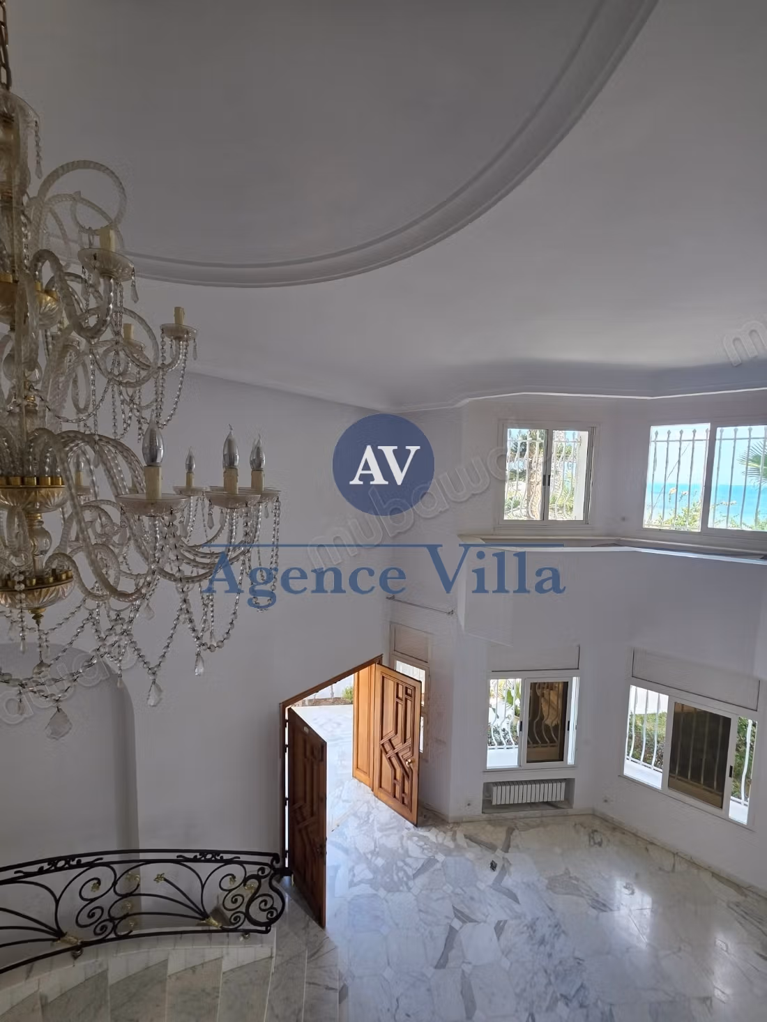 In affitto una villa con vista mare e piscina