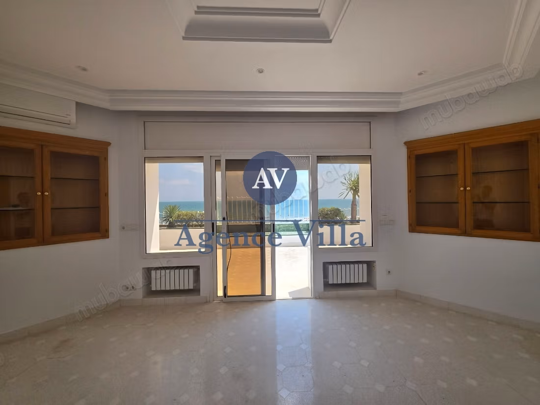 In affitto una villa con vista mare e piscina