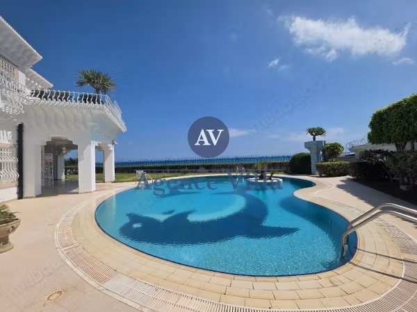 A louer une villa avec vue sur mer et piscine