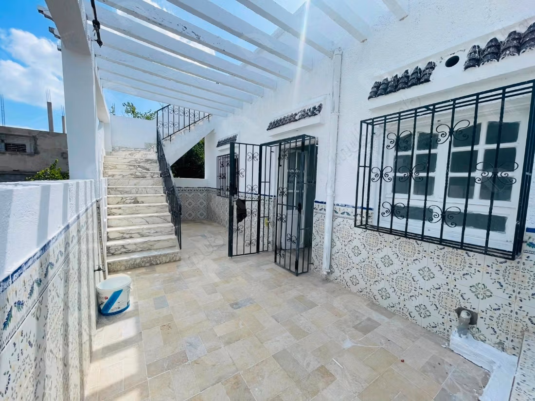 For rent: Floor of a villa S3 with garden