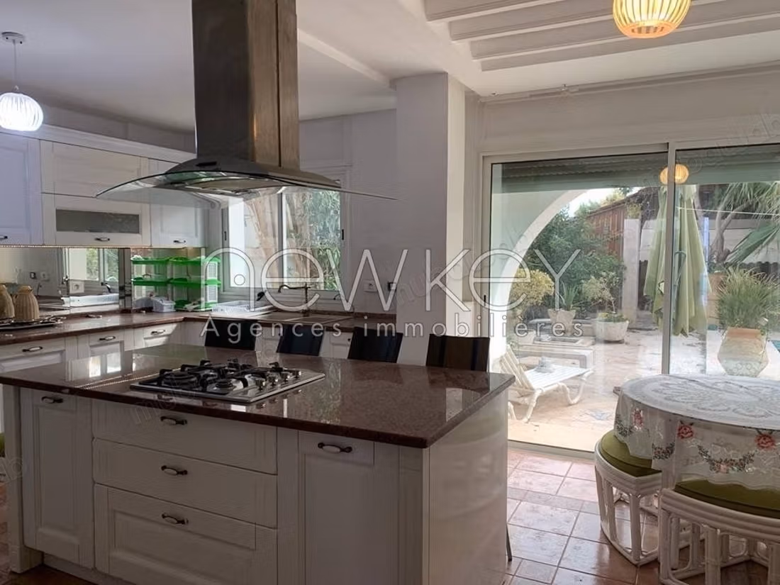Superba Villa S4 con piscina in affitto a La Soukra