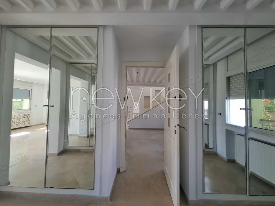 Superba Villa S4 con piscina da affittare a La Soukra