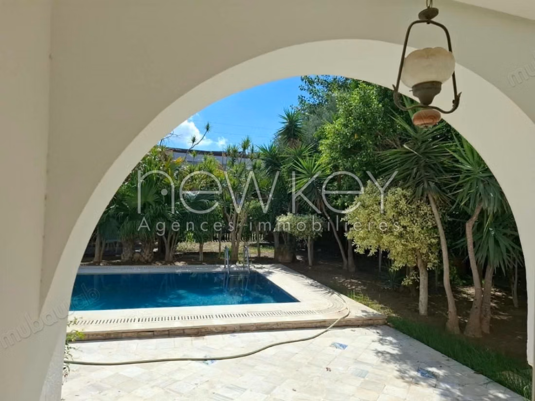 Superba Villa S4 con piscina da affittare a La Soukra