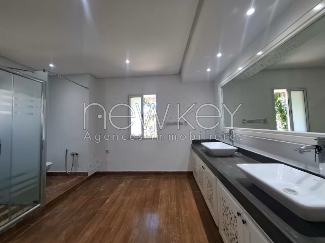 Superba Villa S4 con piscina da affittare a La Soukra