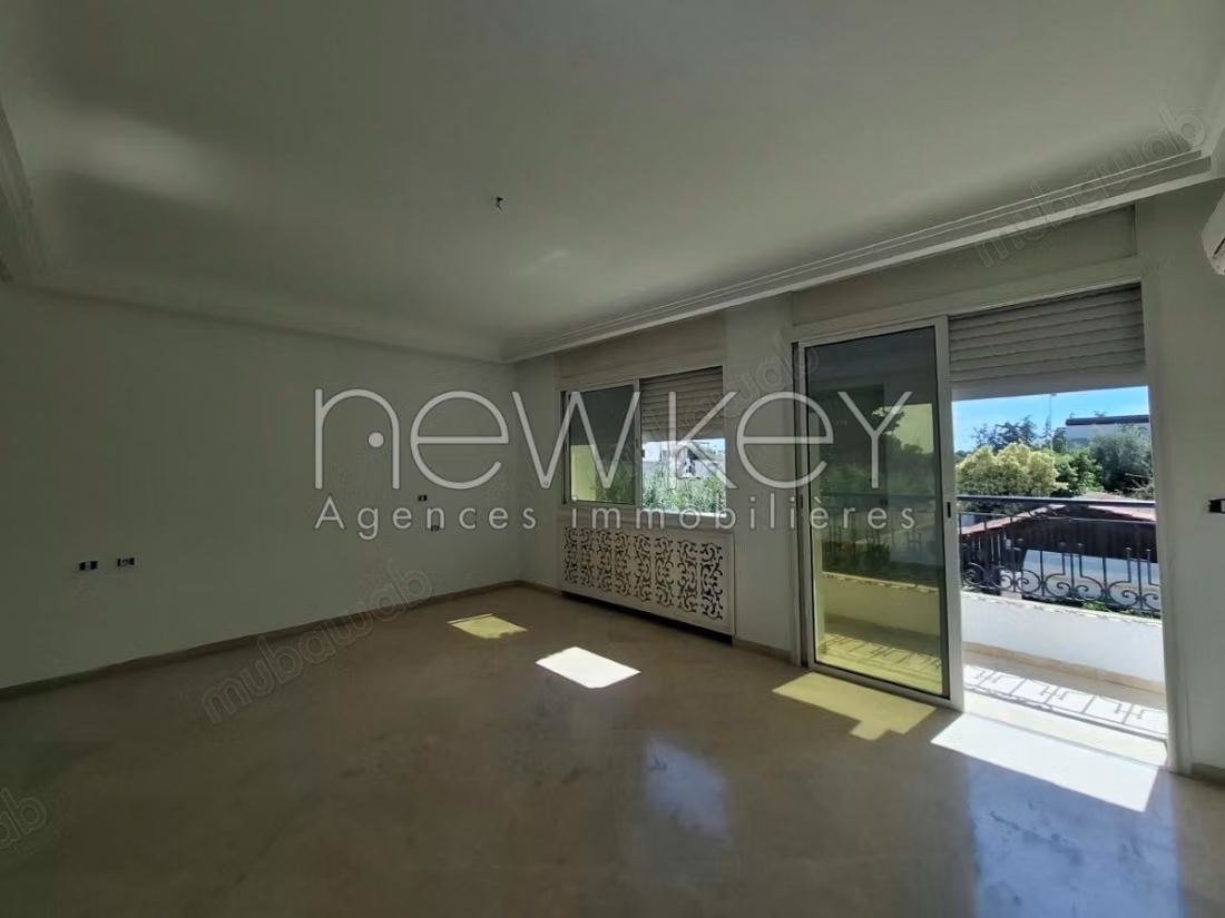 Superba Villa S4 con piscina da affittare a La Soukra