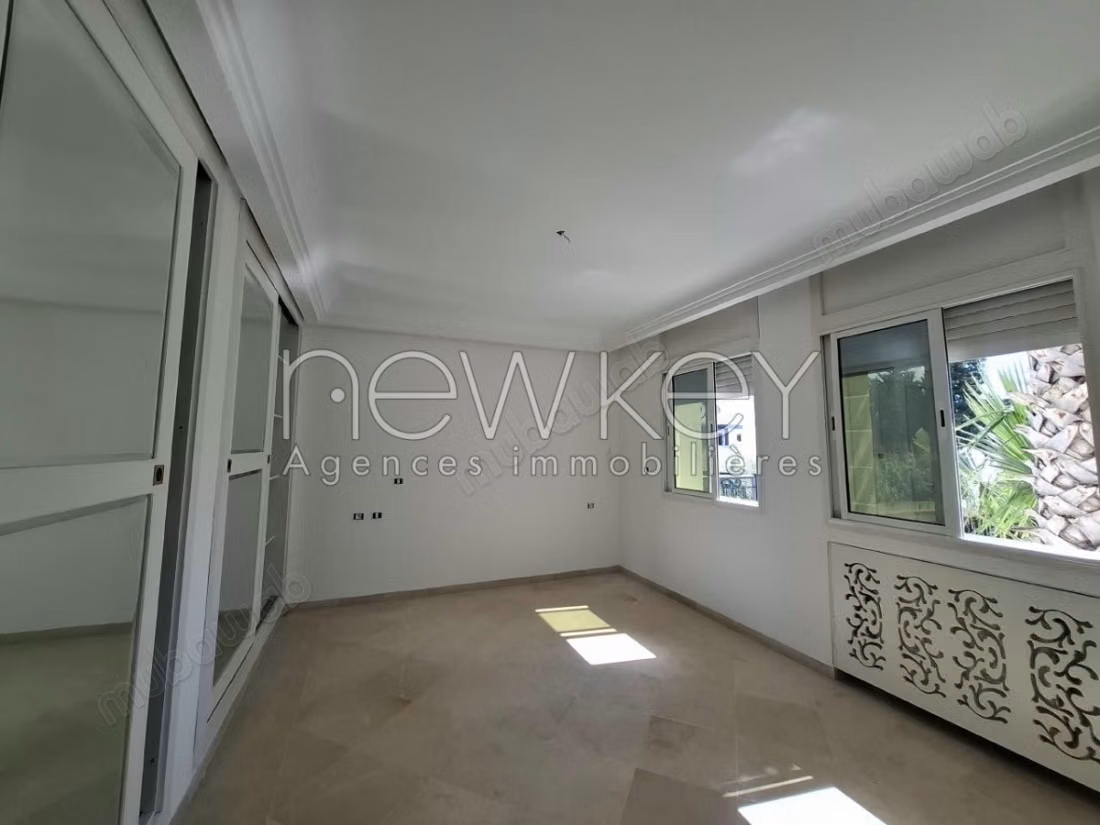 Superba Villa S4 con piscina da affittare a La Soukra