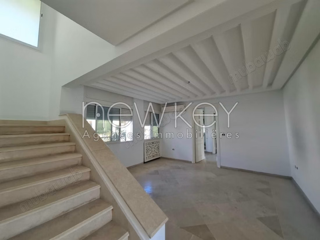 Superba Villa S4 con piscina da affittare a La Soukra