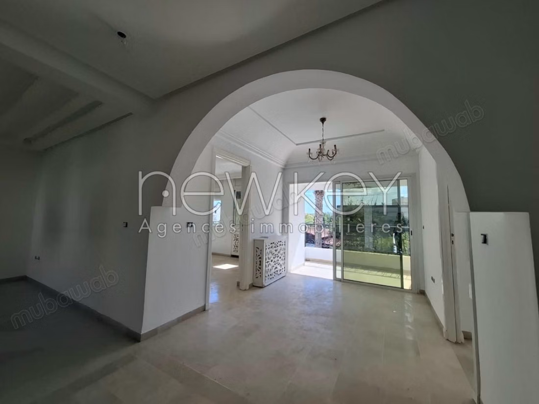 Superba Villa S4 con piscina da affittare a La Soukra