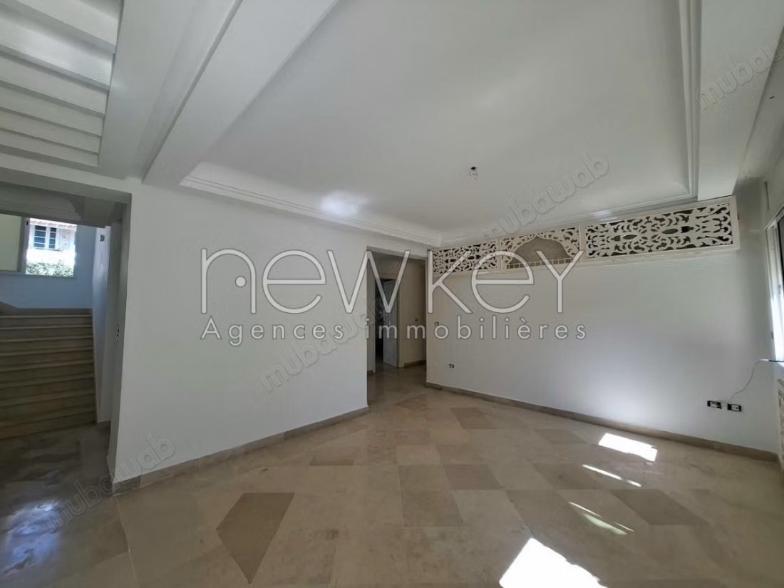 Superba Villa S4 con piscina da affittare a La Soukra