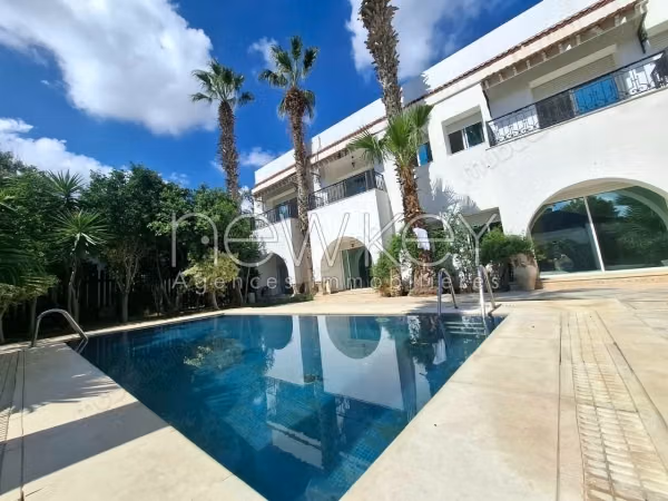 Superba Villa S4 con piscina da affittare a La Soukra