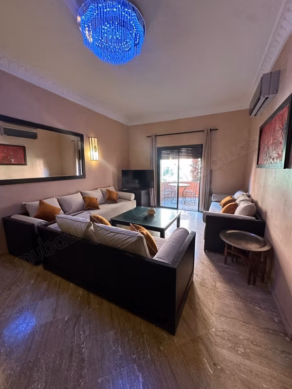 Appartamento arredato con 2 camere da letto in una residenza con piscina