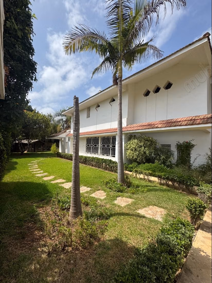 Luxurious villa for rent in Souissi. 7 large rooms. Fireplace and concierge service