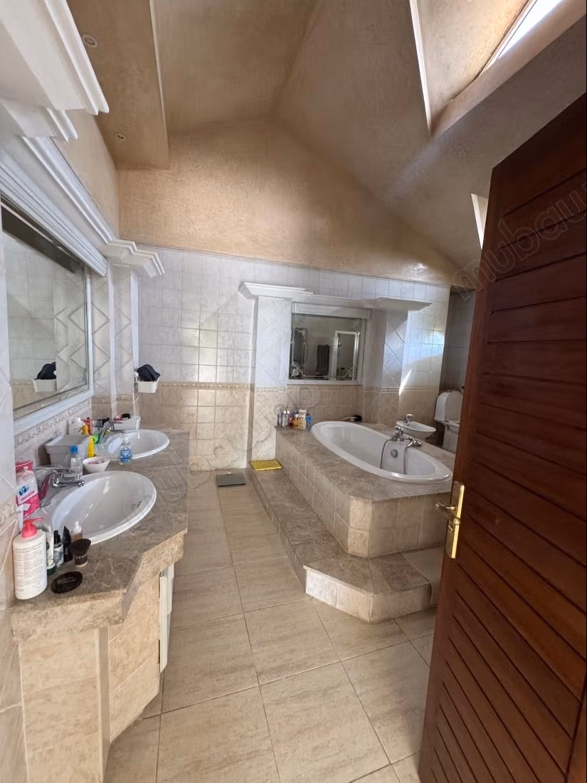 Luxurious villa for rent in Souissi. 7 large rooms. Fireplace and concierge service