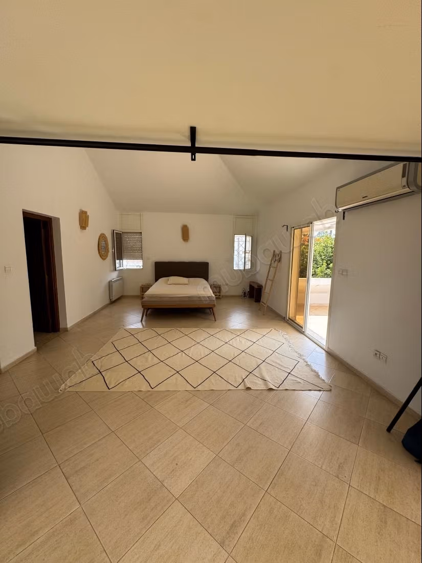 Luxurious villa for rent in Souissi. 7 large rooms. Fireplace and concierge service