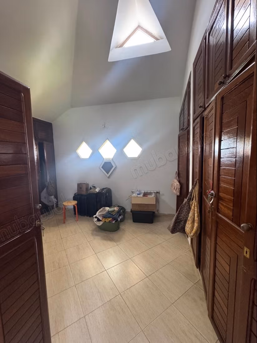 Luxurious villa for rent in Souissi. 7 large rooms. Fireplace and concierge service